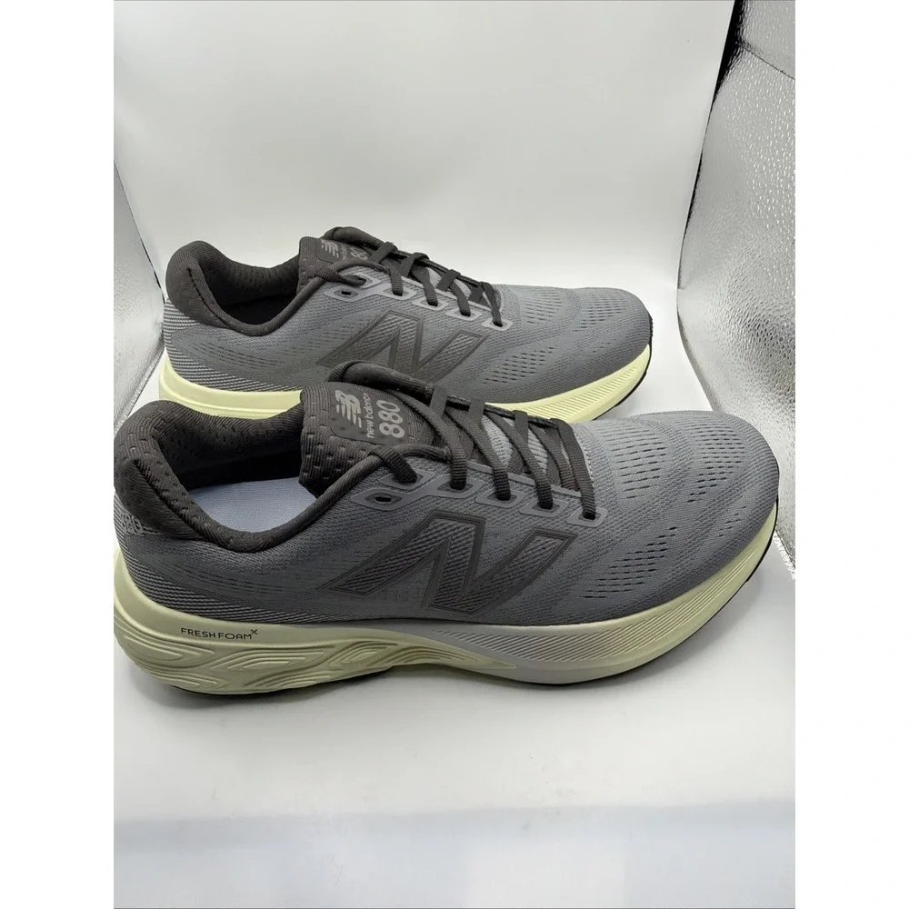 New Balance Men's Running Shoe Fresh‎ Foam. 880V15 Grey/Grey. Size 12D. M880F15